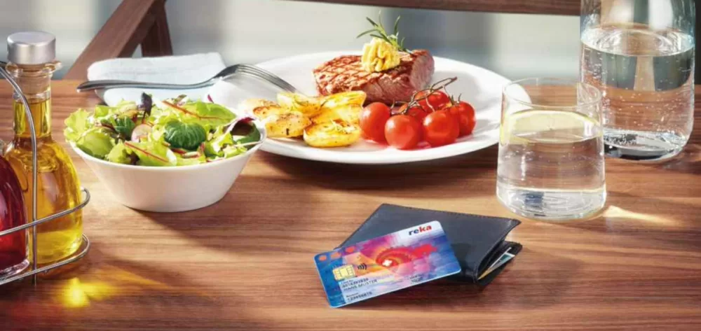 reka-checks-card-pay-rail-lunch